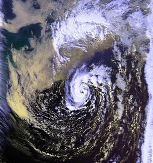 800px-Unnamed_Hurricane_01_nov_1991_1906Z.jpg